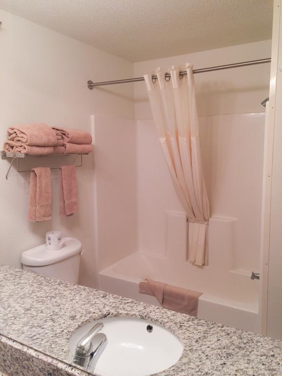 Deer River White Oak Inn And Suites מראה חיצוני תמונה