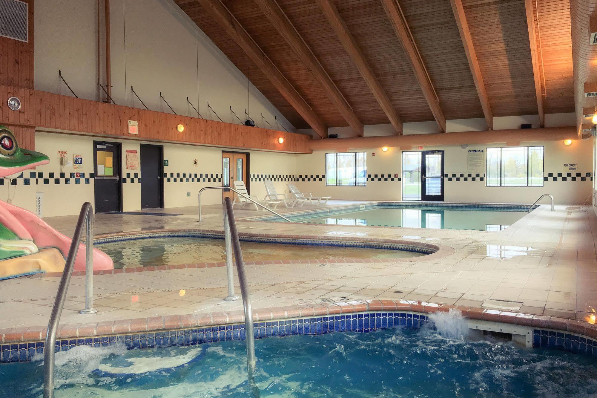 Deer River White Oak Inn And Suites מראה חיצוני תמונה