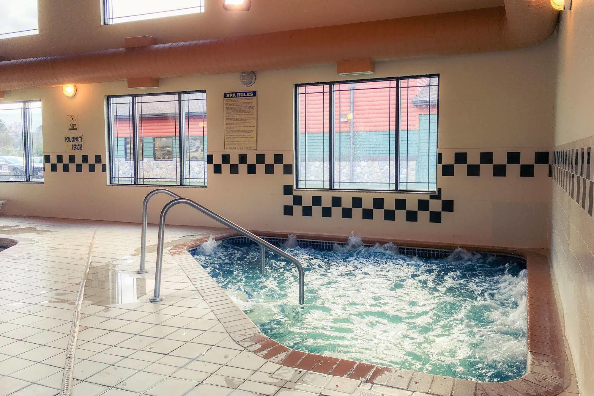 Deer River White Oak Inn And Suites מראה חיצוני תמונה